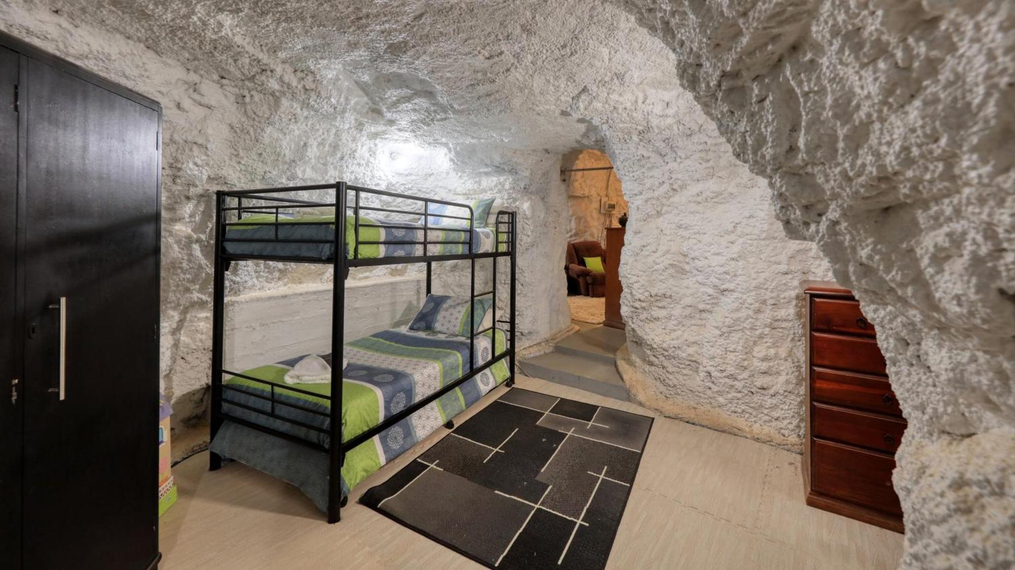 Fossickers Den Dugout Accommodation White Cliffs Eksteriør billede
