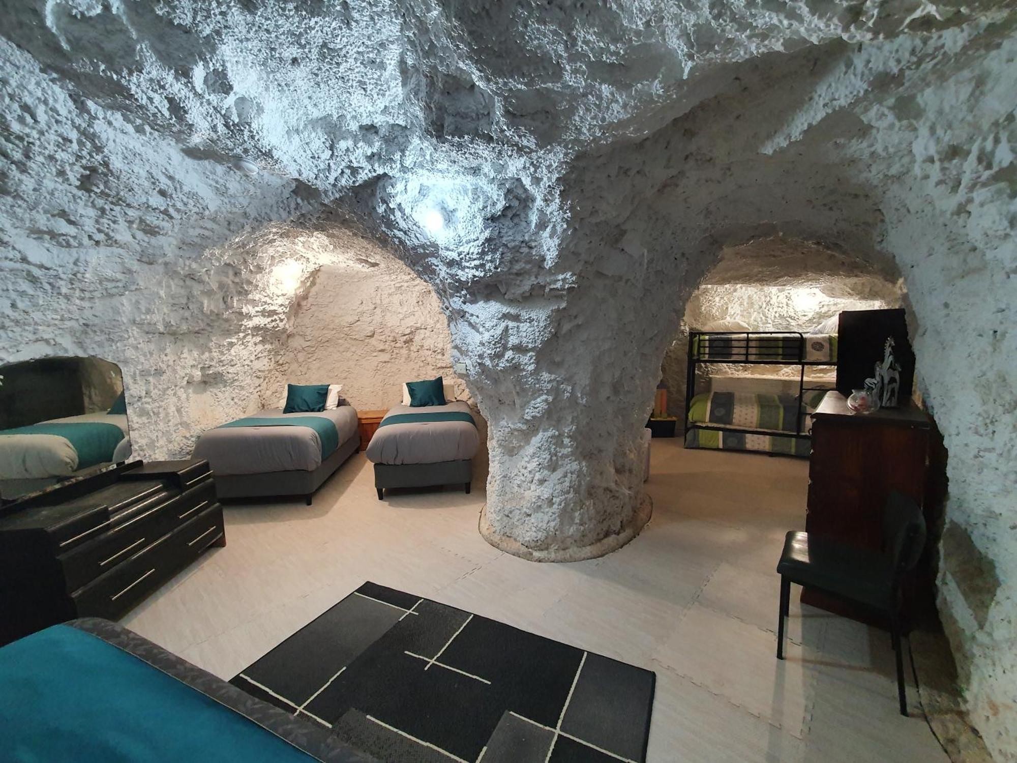 Fossickers Den Dugout Accommodation White Cliffs Eksteriør billede
